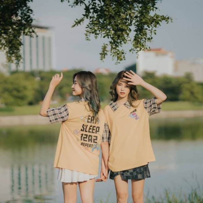 Tay áo và cổ áo kẻ caro ấn tượng thu hút mọi ánh nhìn