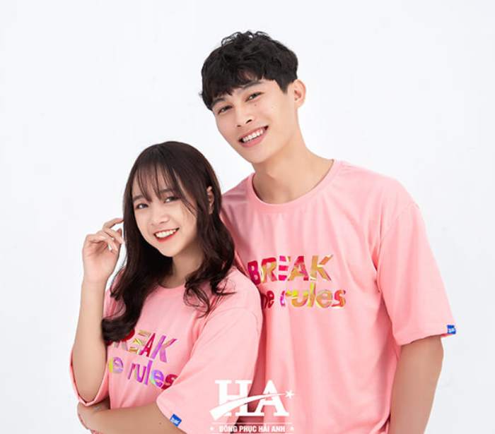 Mẫu áo lớp hologram tông màu hồng pastel