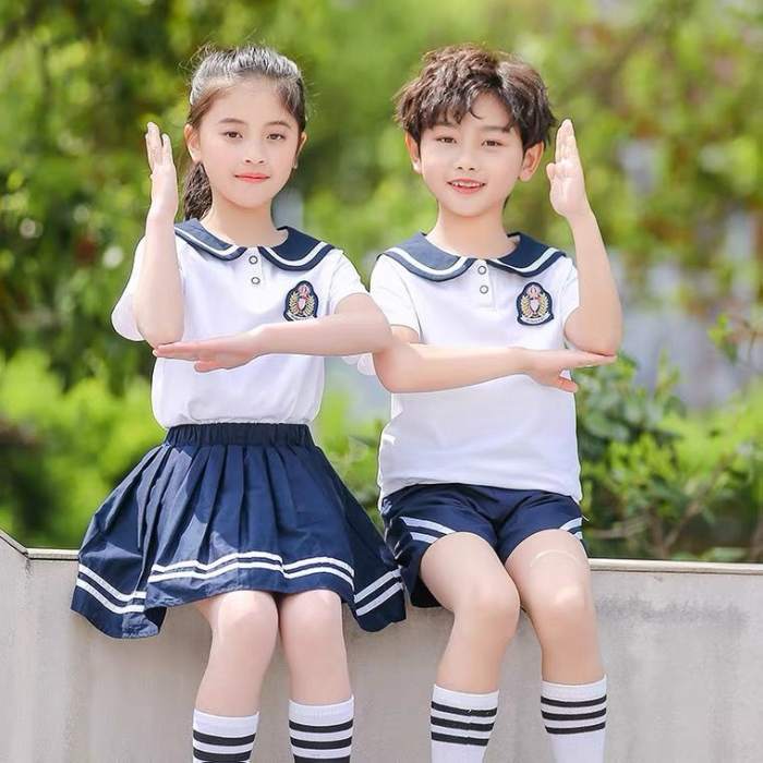 Mẫu váy của nữ thường được sử dụng tông màu xanh