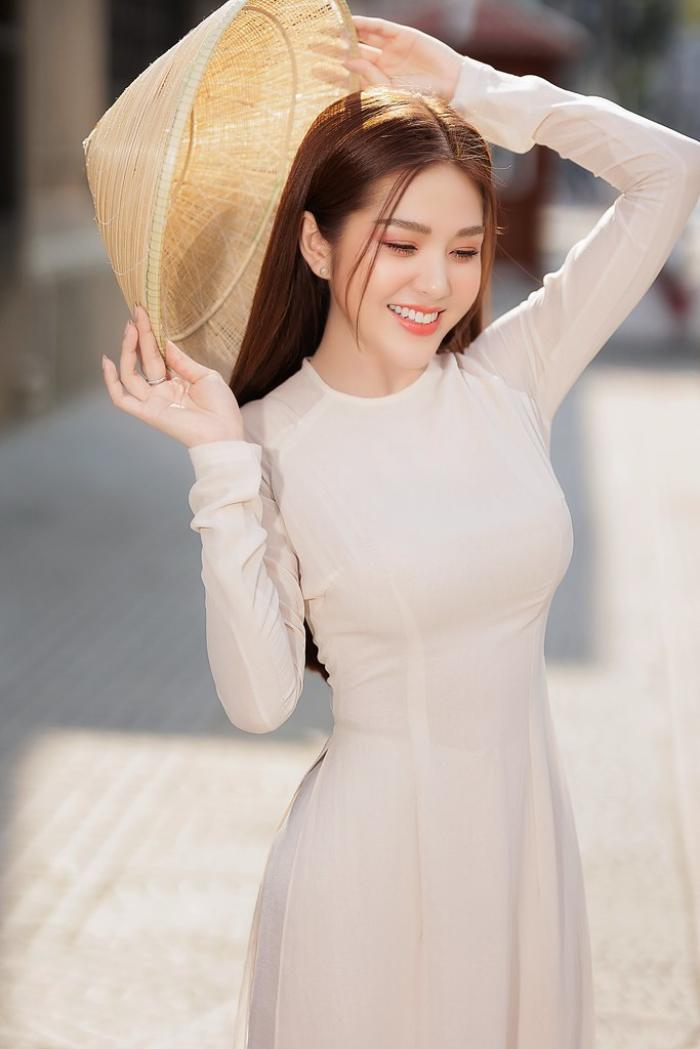 Mẫu áo dài học sinh cổ tròn dành cho các nàng gầy