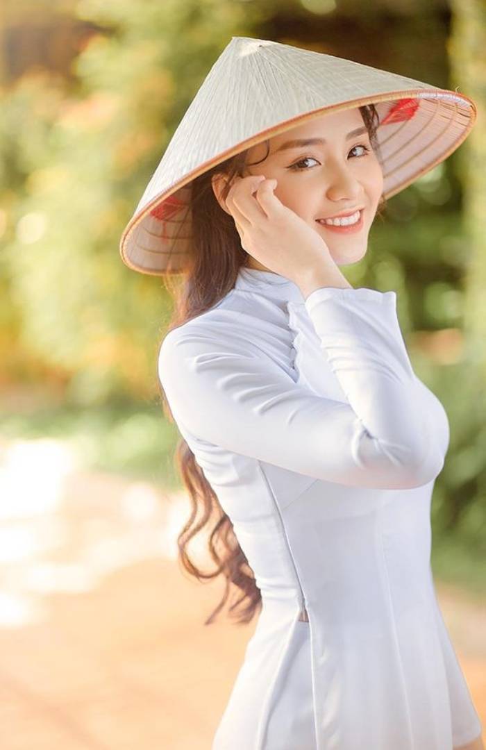 Thiết kế áo có khóa kéo bên hông giúp nữ sinh tiết kiệm thời gian khi mặc