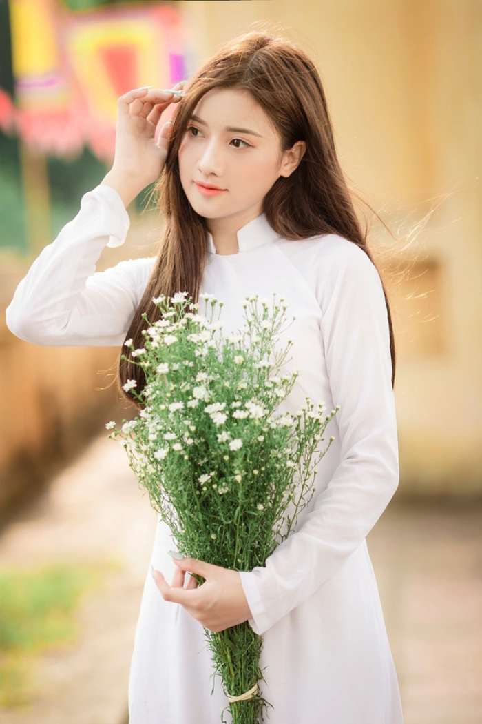 Thiết kế áo dài trắng cổ chữ U