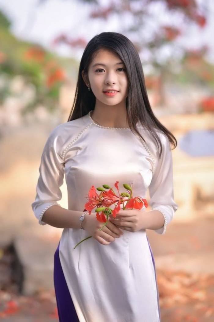 Mẫu áo dài học sinh thiết kế đính ngọc tinh tế