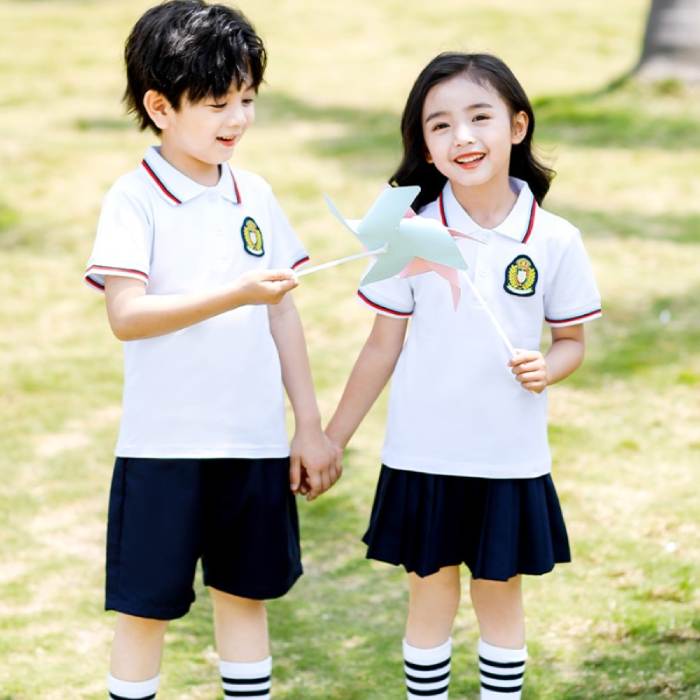 Mẫu áo cấp 1 tại Việt Nhật thiết kế tông màu trắng chủ đạo