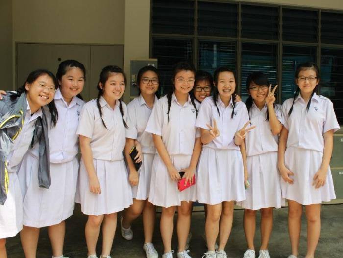 Tông màu trắng chủ đạo của trang phục Philippines