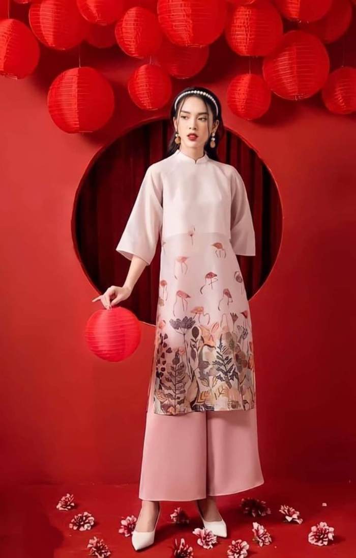 Áo dài cách tân được nhiều chị em sử dụng đi chơi Trung Thu