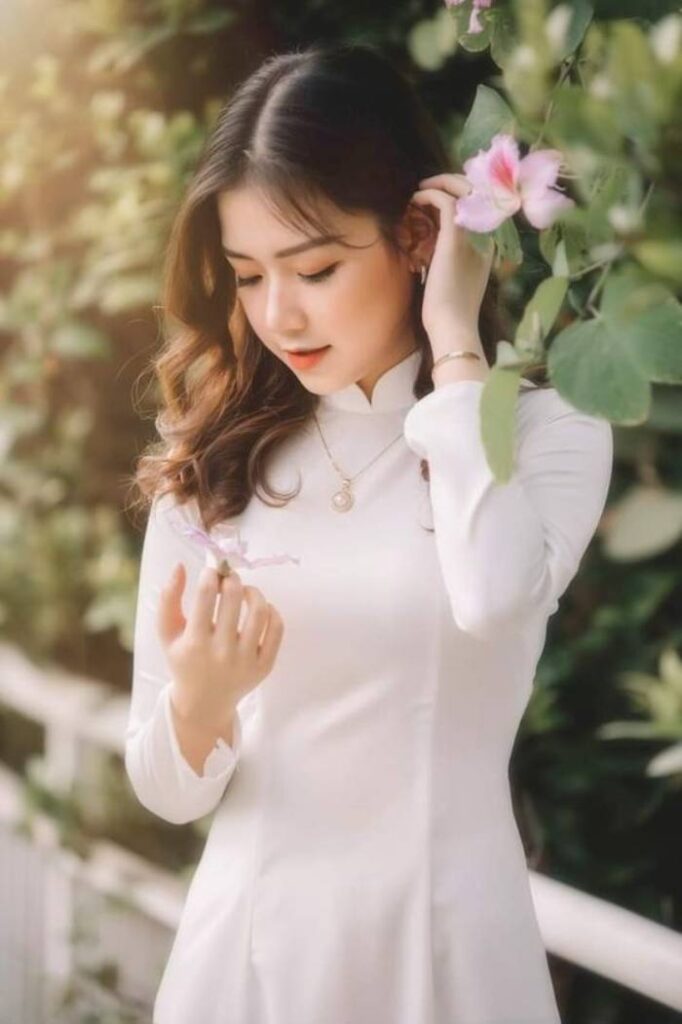 Mẫu áo dài học sinh truyền thống thiết kế thanh lịch
