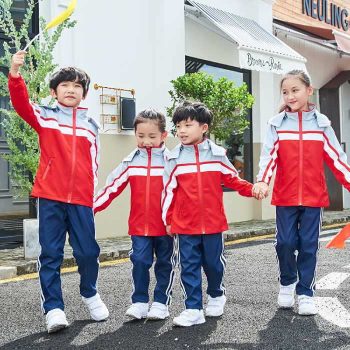 Mẫu áo khoác đồng phục mùa đông có sắc màu bắt mắt