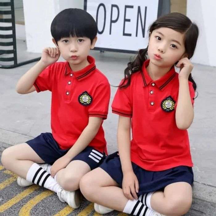 Mẫu đồng phục học sinh tiểu học đẹp tông màu đỏ nổi bật