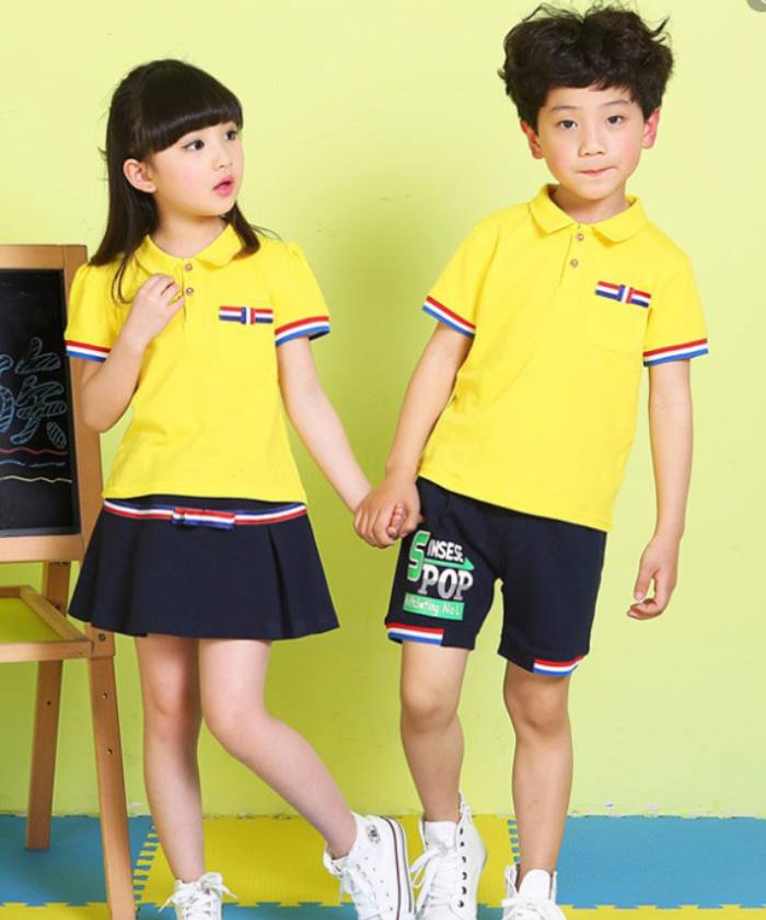 Tông trang phục màu vàng tươi sáng được nhiều các bạn nhỏ yêu thích