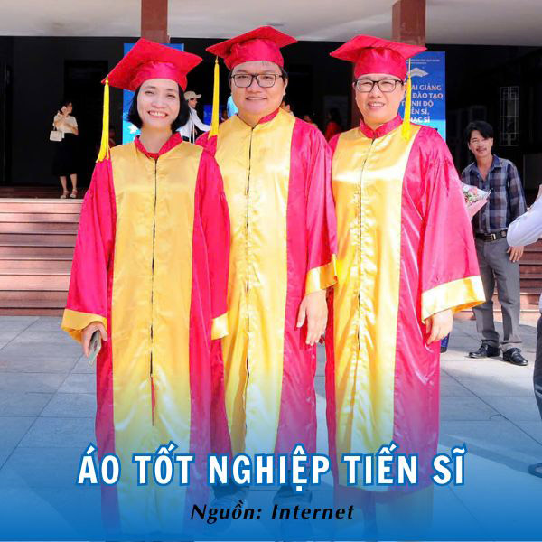 Áo tốt nghiệp Tiến sĩ ĐH Sư phạm nổi bật, trang trọng  
