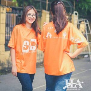 Mẫu áo lớp FlyZ màu cam thiết kế kiểu dáng oversize năng động