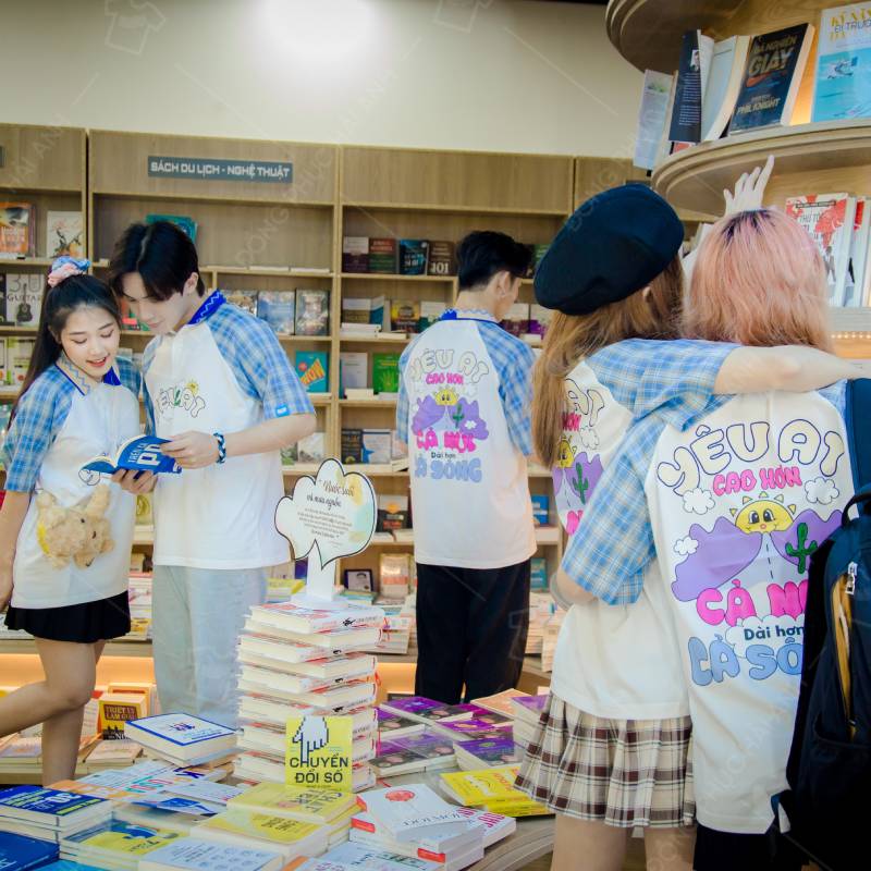 Mẫu đồng phục lớp Young+ Mocha Yêu A1 cao hơn cả núi dài hơn cả sông - Ảnh 2