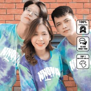 Áo thun tie dye màu xanh độc đáo, chuẩn phong cách GenZ